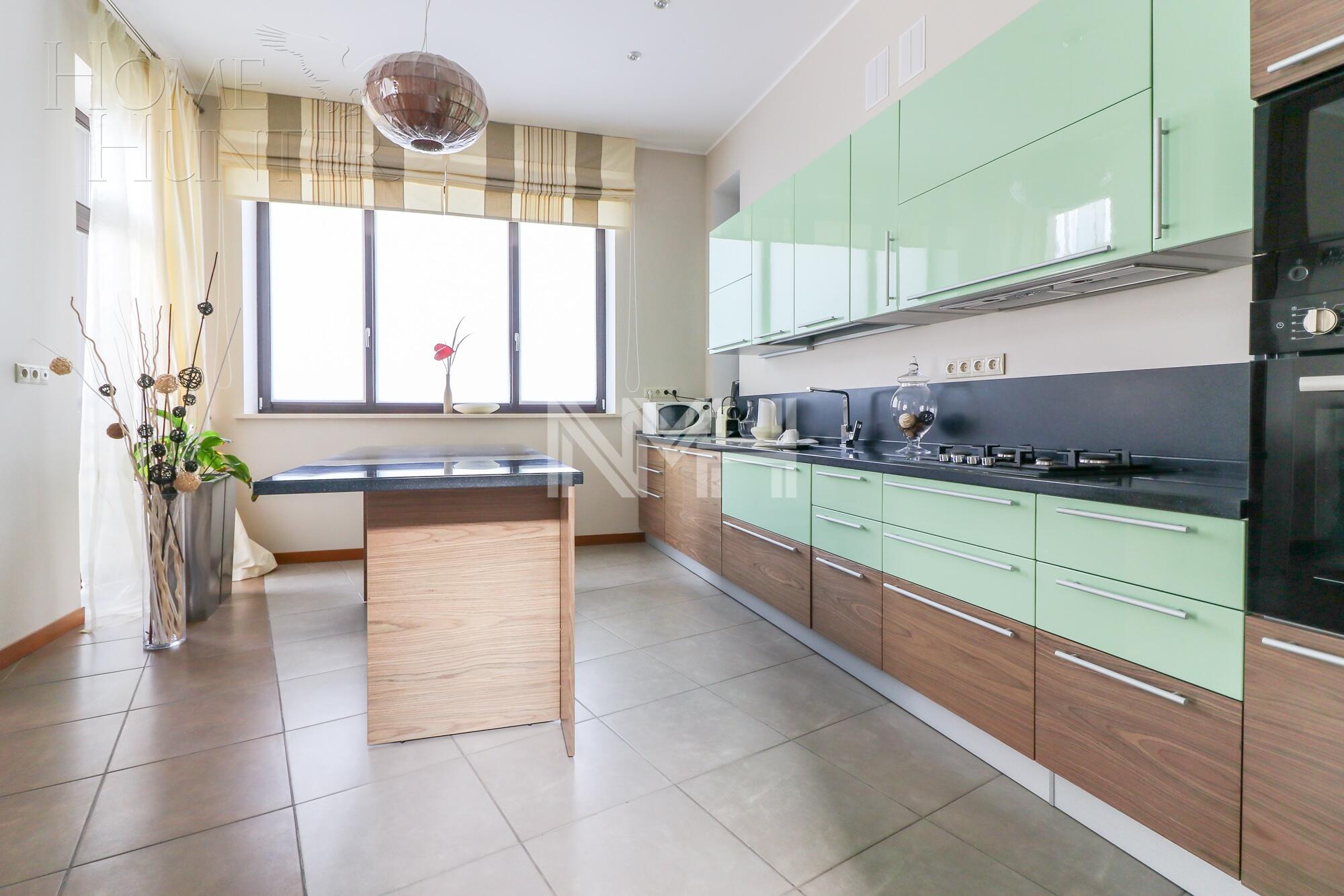 2-этажный коттедж 323 м² с отделкой