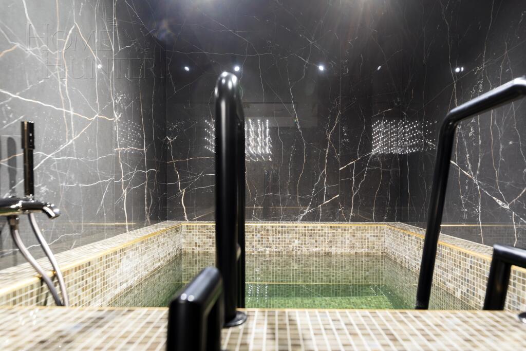 3-этажный коттедж 1 100 м² с отделкой