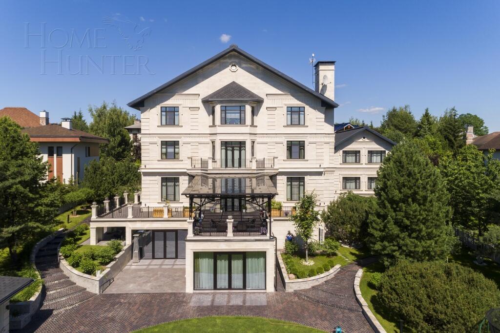 3-этажный коттедж 1 100 м² с отделкой