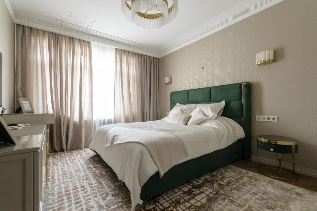 3-этажный коттедж 1 100 м² с отделкой