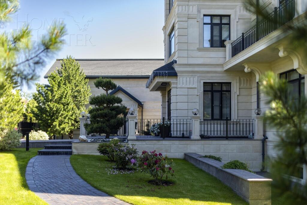 3-этажный коттедж 1 100 м² с отделкой