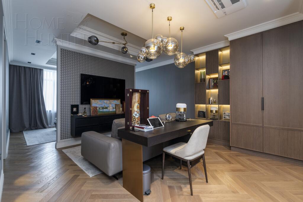 3-этажный коттедж 1 100 м² с отделкой