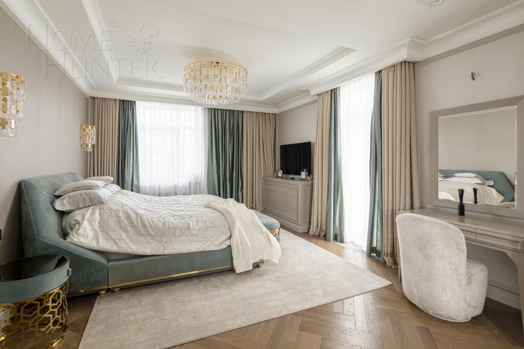 3-этажный коттедж 1 100 м² с отделкой