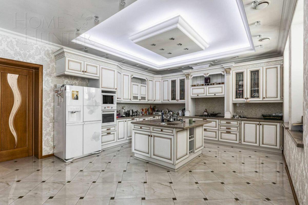 2-этажный коттедж 1 000 м² с отделкой