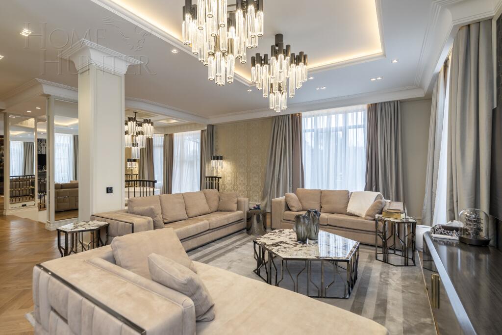 3-этажный коттедж 1 100 м² с отделкой