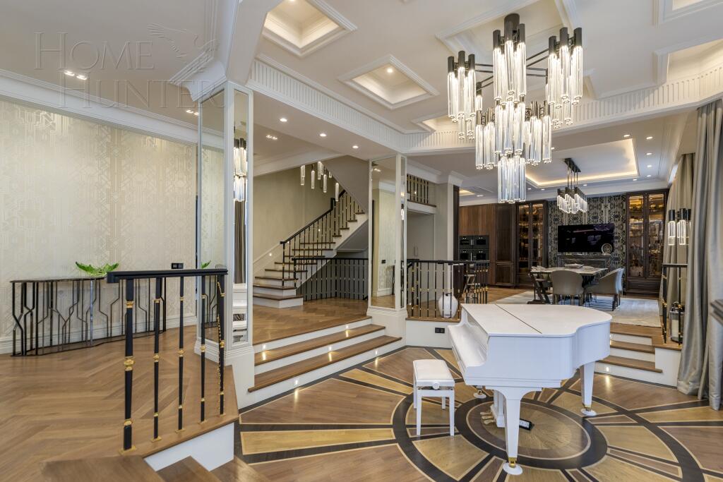 3-этажный коттедж 1 100 м² с отделкой