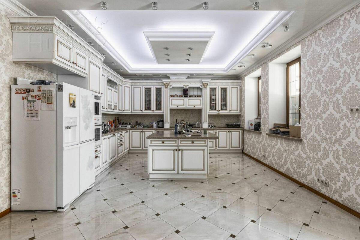 2-этажный коттедж 1 000 м² с отделкой