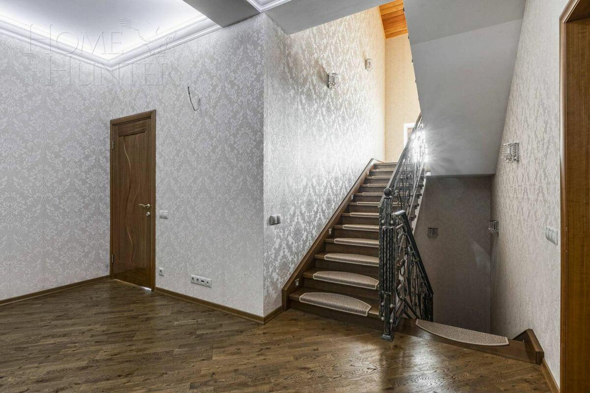 2-этажный коттедж 1 000 м² с отделкой