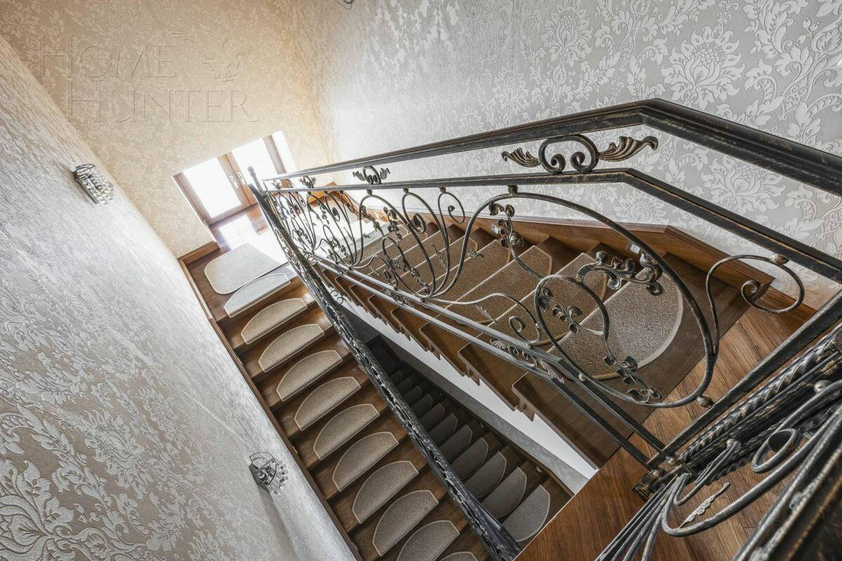 2-этажный коттедж 1 000 м² с отделкой