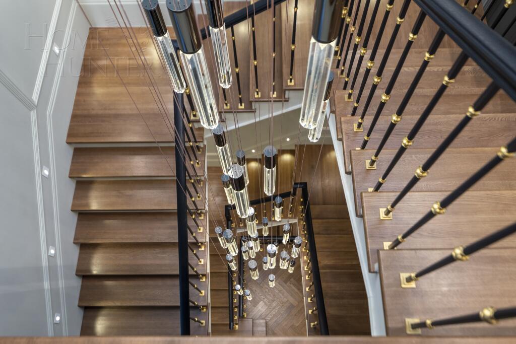 3-этажный коттедж 1 100 м² с отделкой