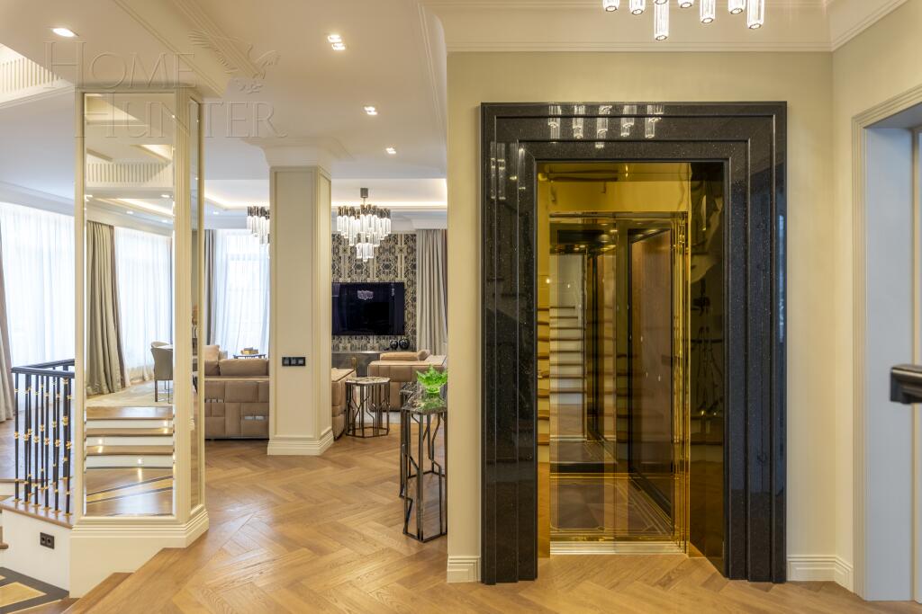 3-этажный коттедж 1 100 м² с отделкой