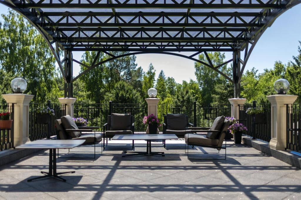 3-этажный коттедж 1 100 м² с отделкой