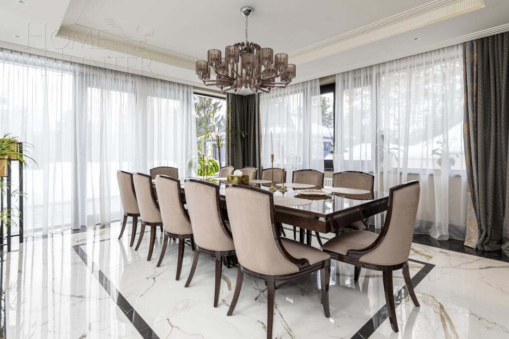 3-этажный коттедж 1 100 м² с отделкой