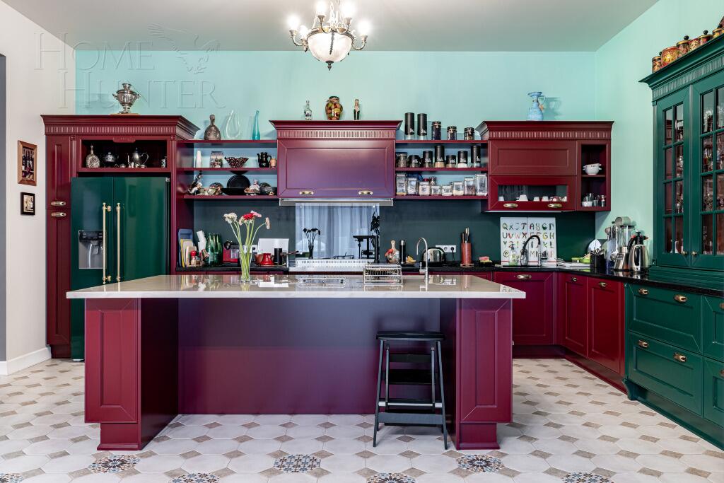 3-этажный коттедж 1 300 м² с отделкой