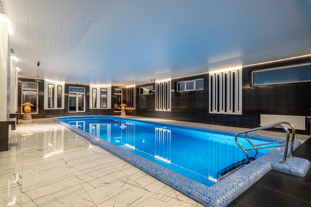 3-этажный коттедж 1 300 м² с отделкой