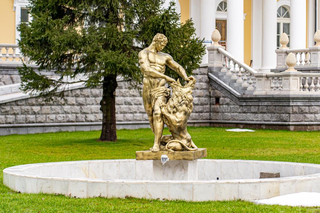 3-этажный коттедж 3 340 м² с отделкой