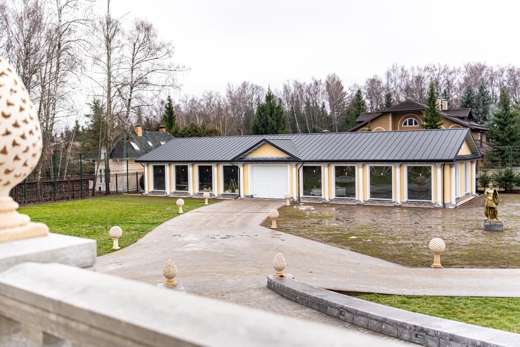 3-этажный коттедж 3 340 м² с отделкой