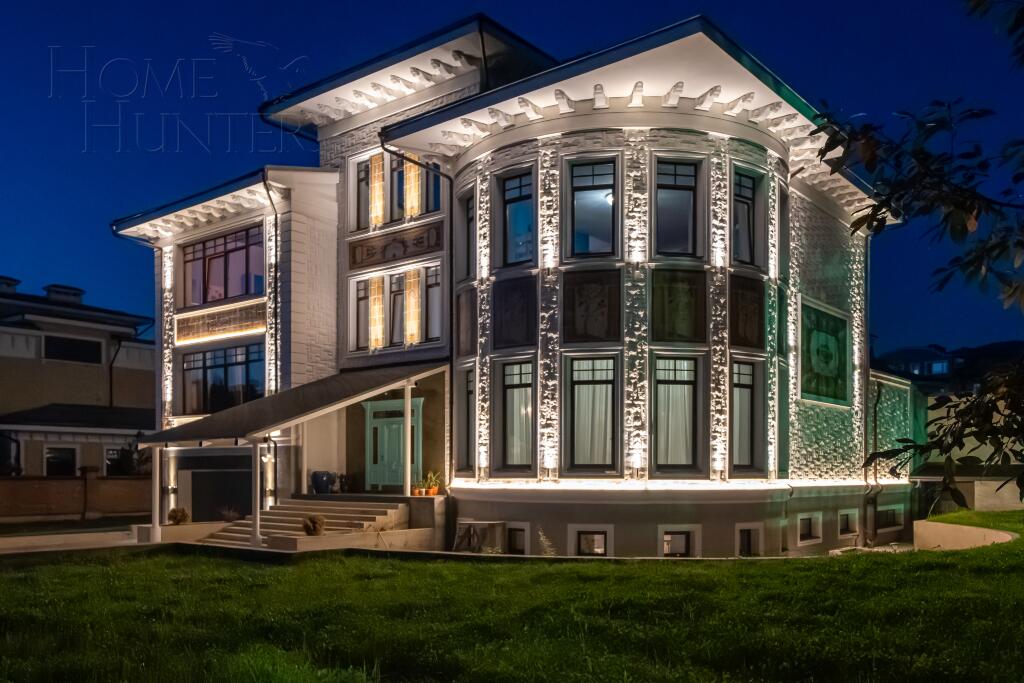 3-этажный коттедж 1 300 м² с отделкой