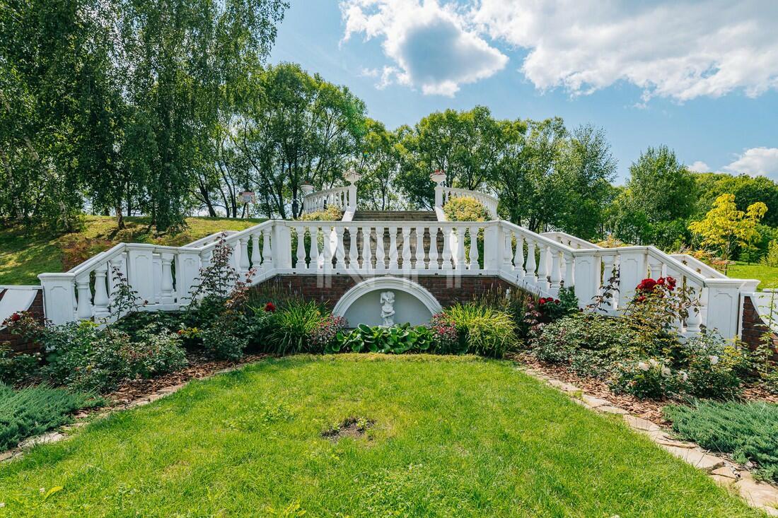2-этажный коттедж 1 660 м² без отделки