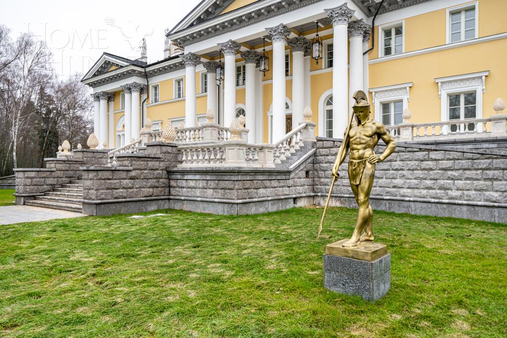 3-этажный коттедж 3 340 м² с отделкой