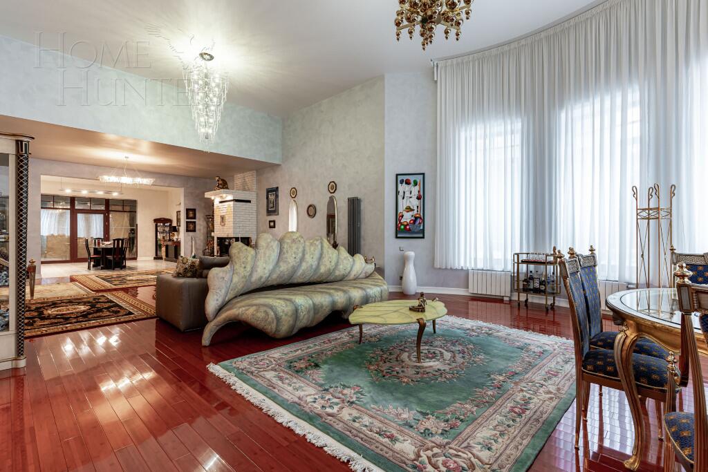 3-этажный коттедж 1 300 м² с отделкой