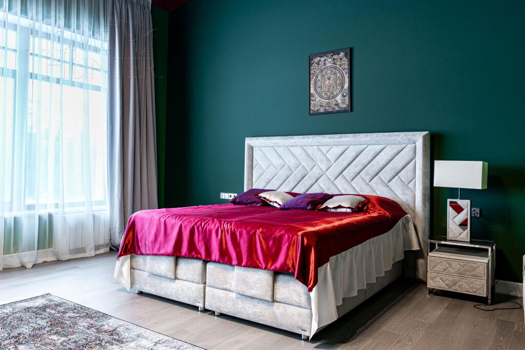 3-этажный коттедж 1 300 м² с отделкой