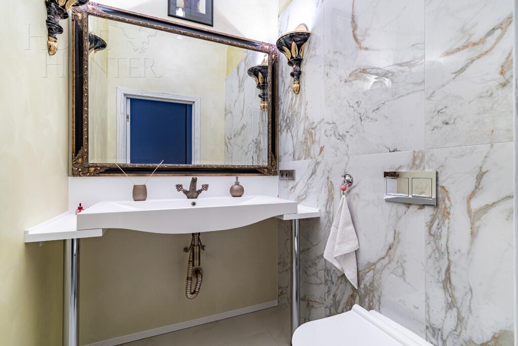 3-этажный коттедж 1 300 м² с отделкой