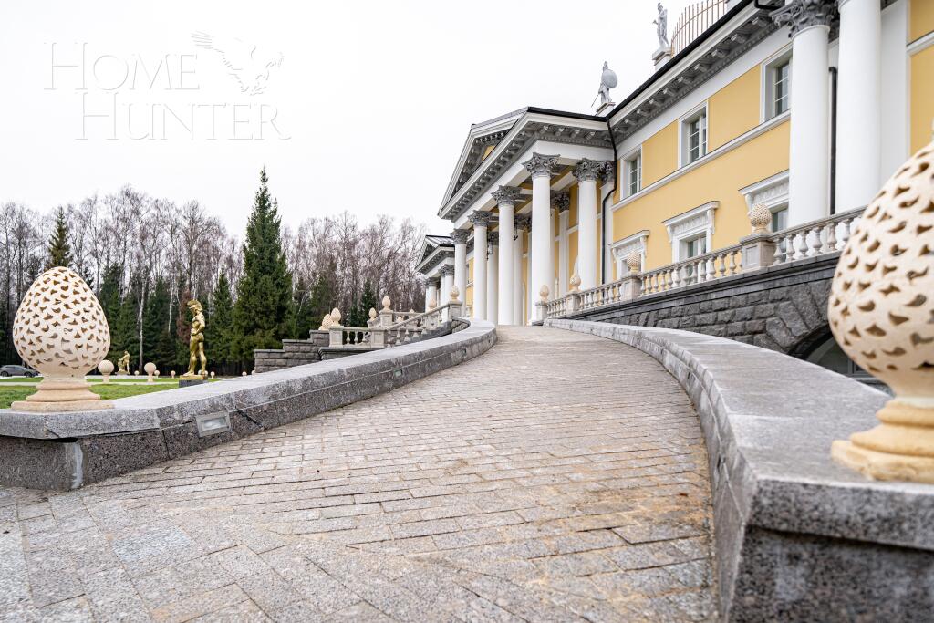 3-этажный коттедж 3 340 м² с отделкой