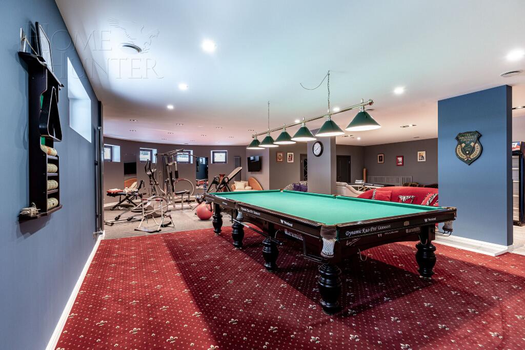 3-этажный коттедж 1 300 м² с отделкой