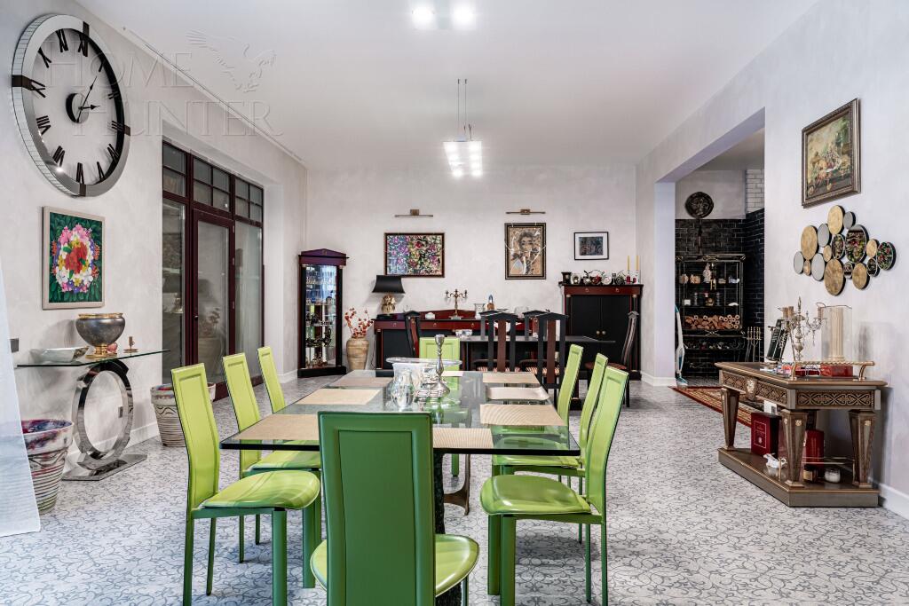 3-этажный коттедж 1 300 м² с отделкой
