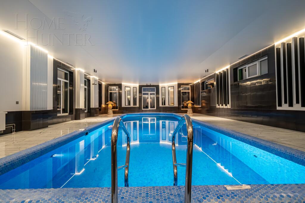 3-этажный коттедж 1 300 м² с отделкой