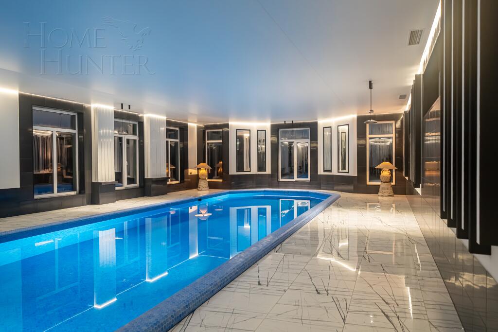 3-этажный коттедж 1 300 м² с отделкой