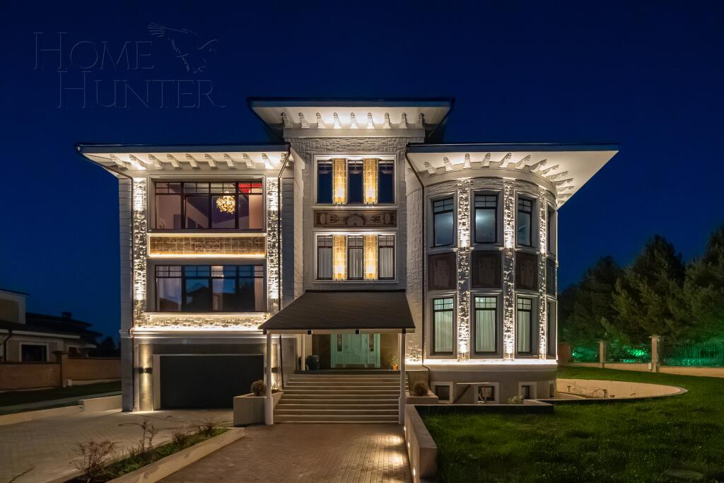 3-этажный коттедж 1 300 м² с отделкой