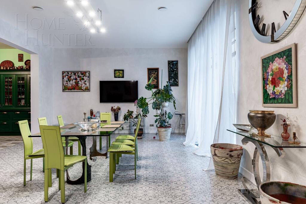 3-этажный коттедж 1 300 м² с отделкой