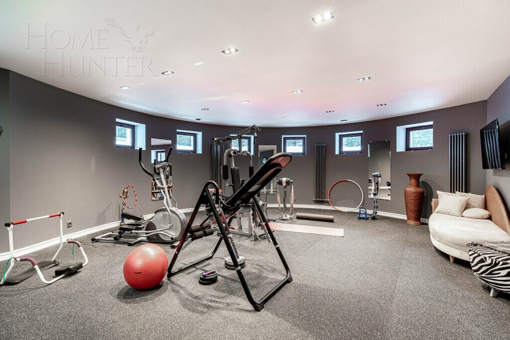 3-этажный коттедж 1 300 м² с отделкой