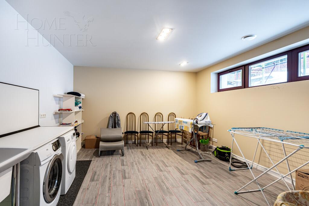 3-этажный коттедж 1 300 м² с отделкой