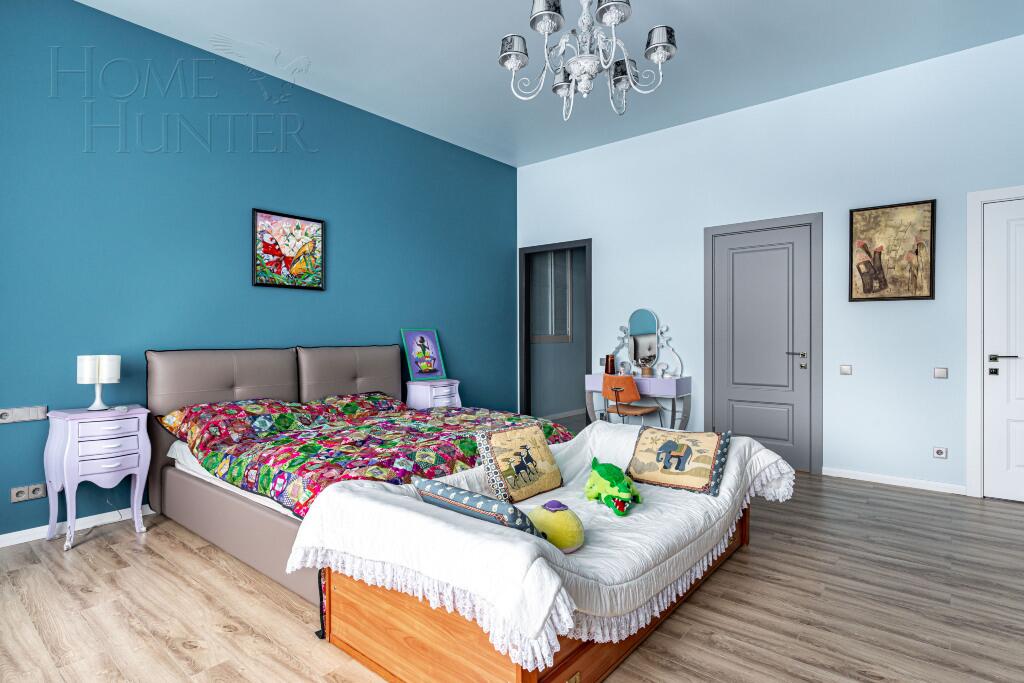 3-этажный коттедж 1 300 м² с отделкой
