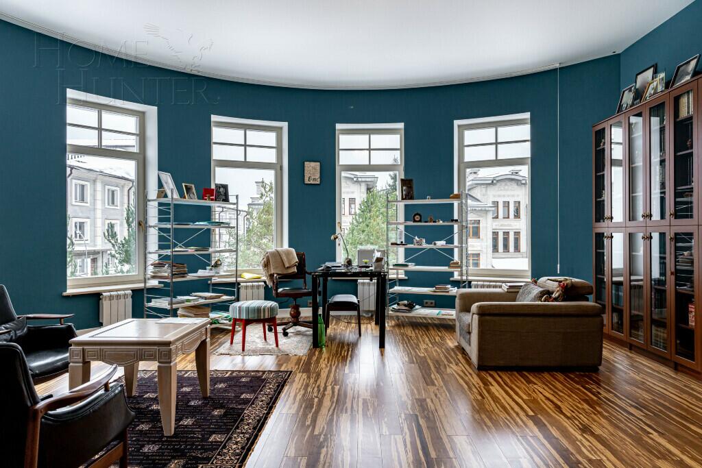 3-этажный коттедж 1 300 м² с отделкой