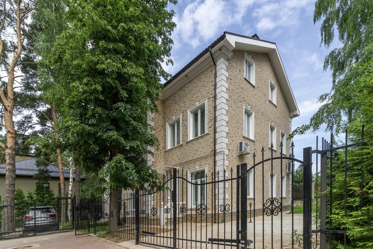 3-этажный таунхаус 224 м² с отделкой