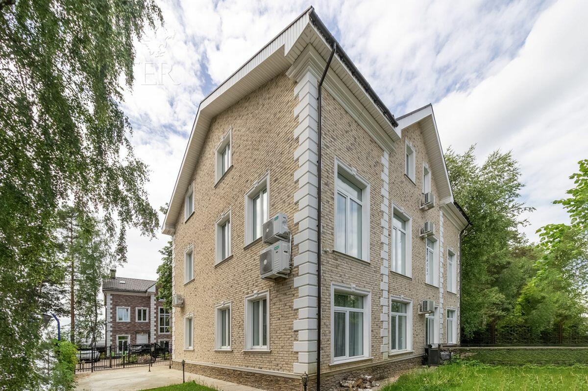 3-этажный таунхаус 224 м² с отделкой