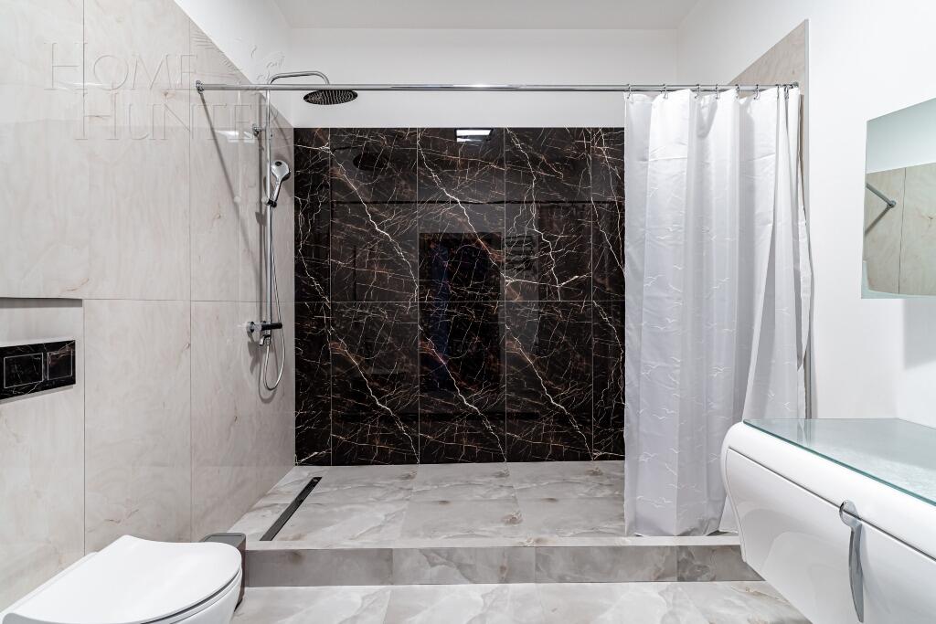 3-этажный коттедж 1 300 м² с отделкой