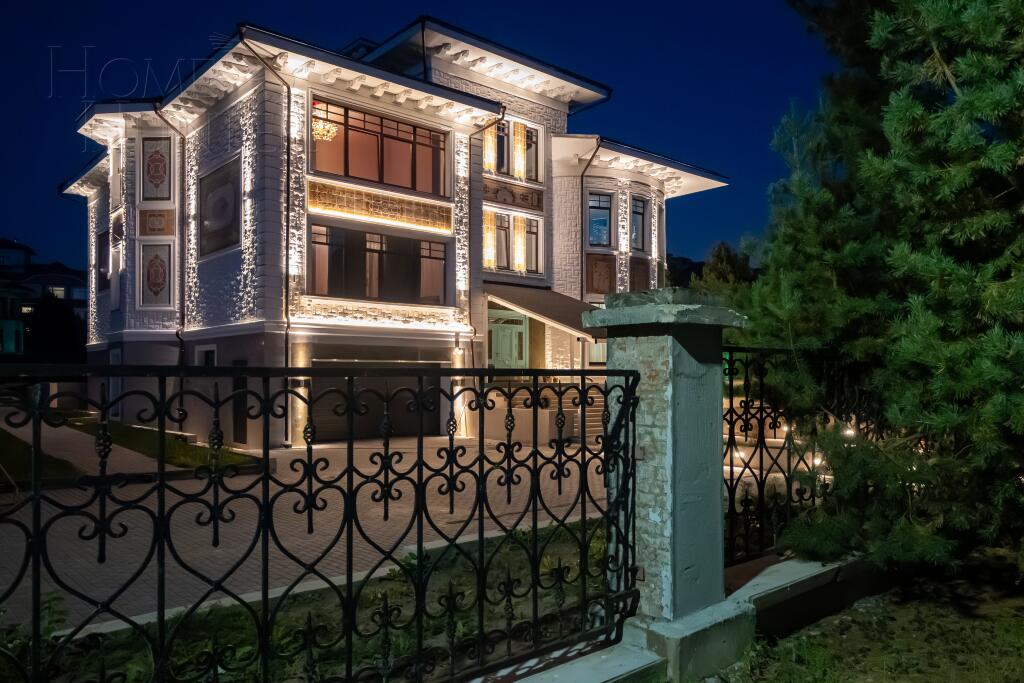 3-этажный коттедж 1 300 м² с отделкой