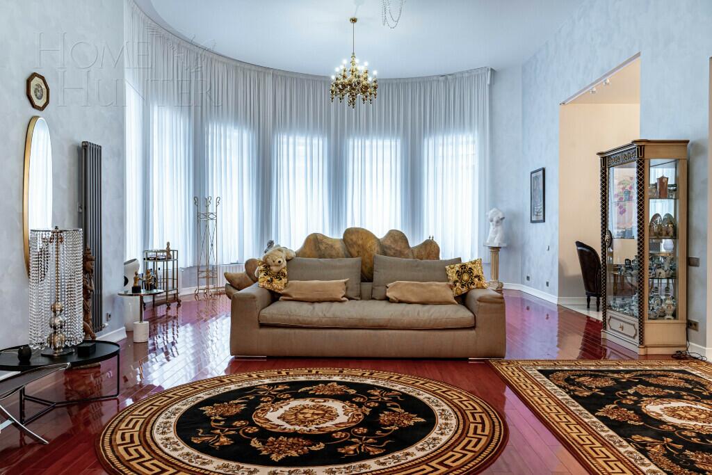 3-этажный коттедж 1 300 м² с отделкой