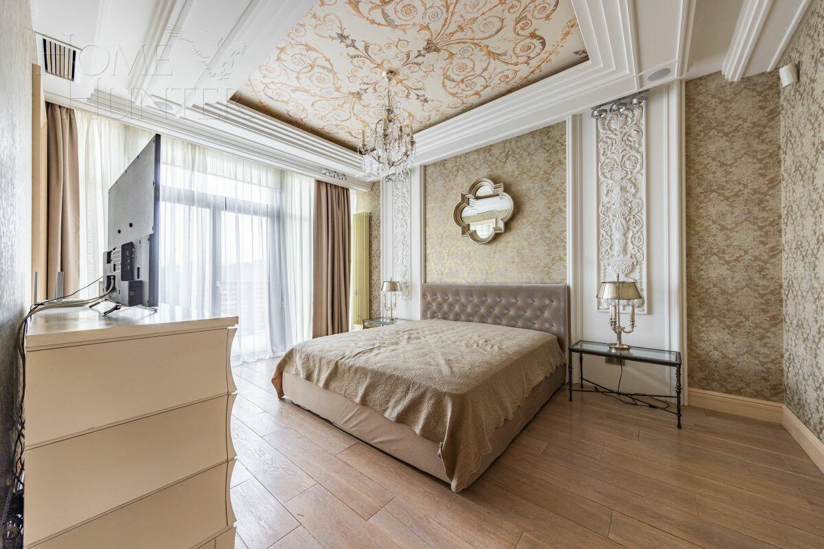 3-этажный таунхаус 340 м² с отделкой