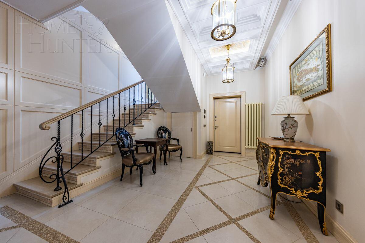 3-этажный таунхаус 340 м² с отделкой