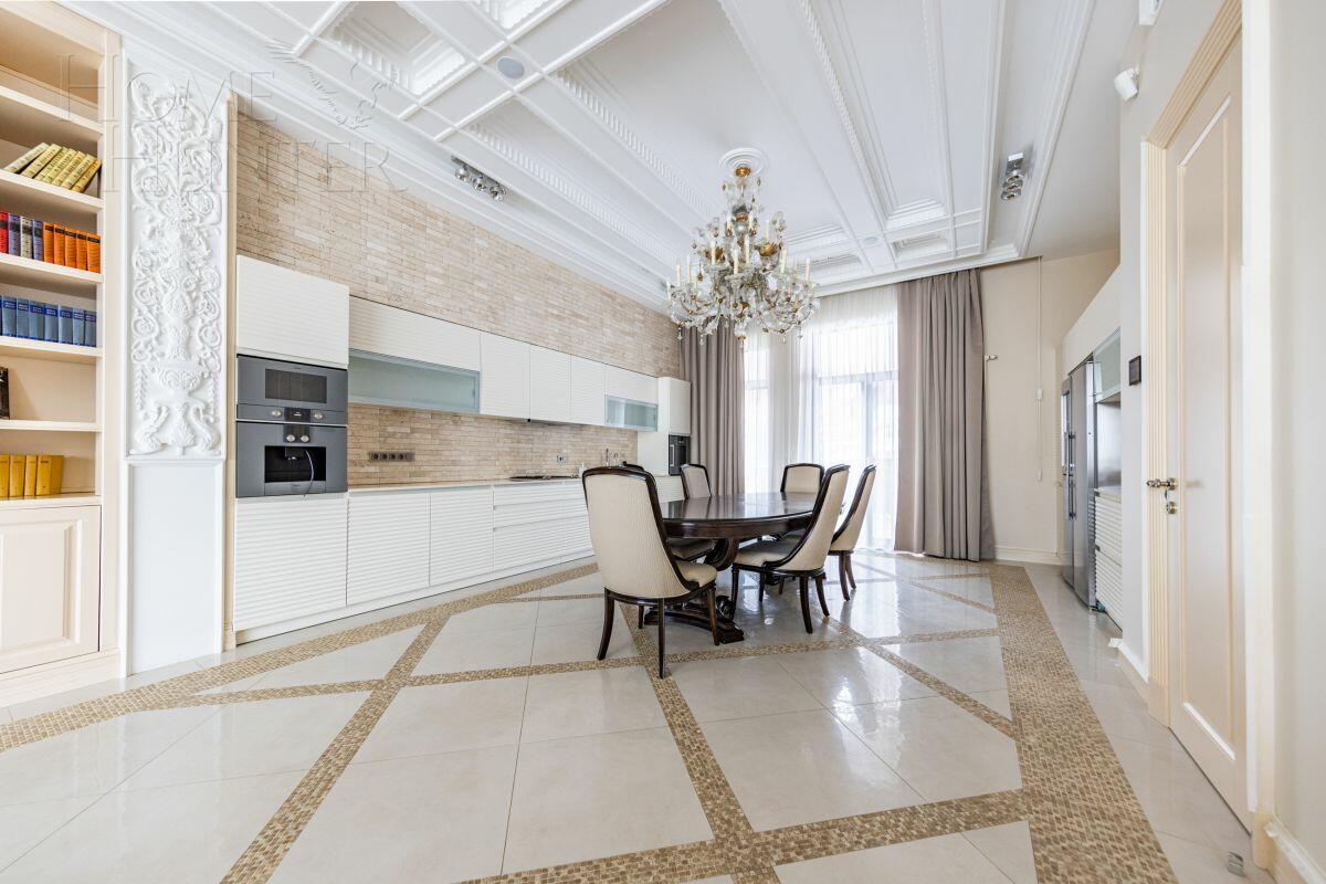 3-этажный таунхаус 340 м² с отделкой