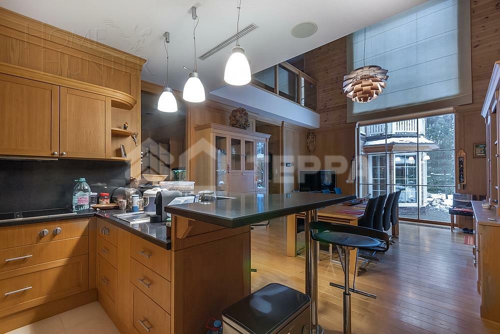 2-этажный коттедж 1 300 м² с отделкой