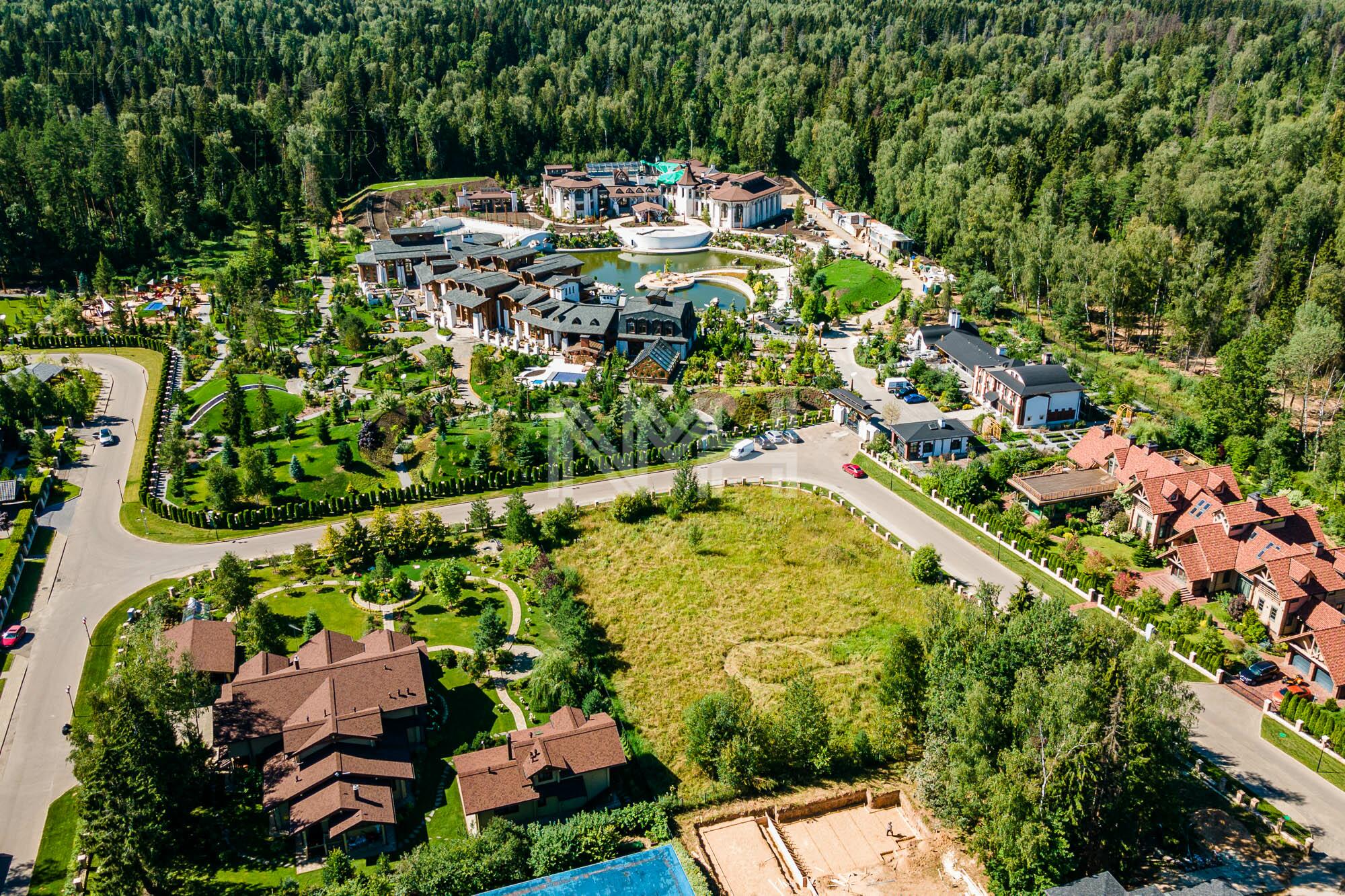 2-этажный коттедж 1 638 м² без отделки