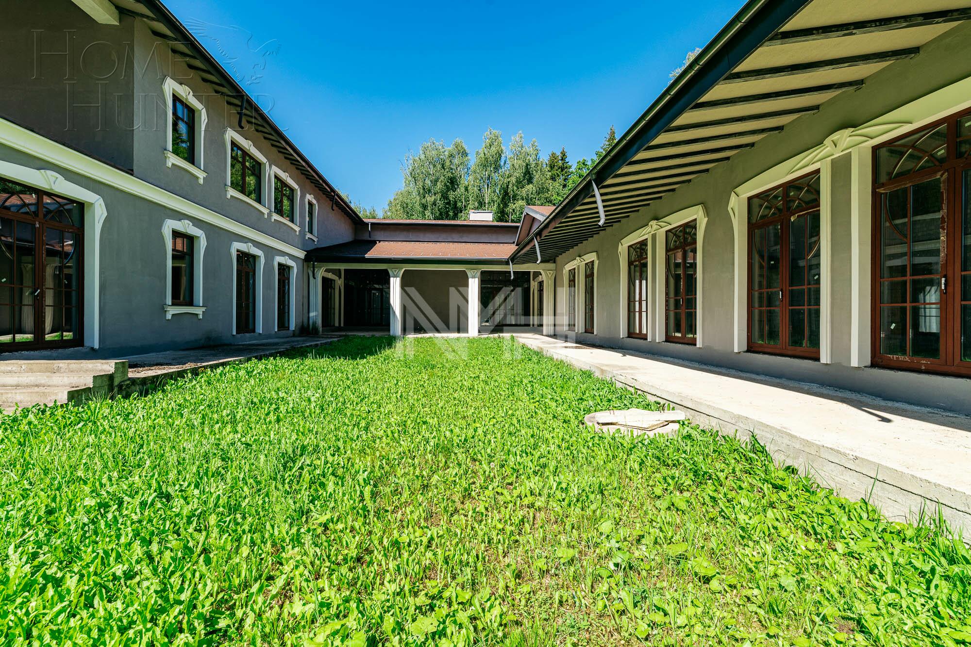 2-этажный коттедж 1 638 м² без отделки