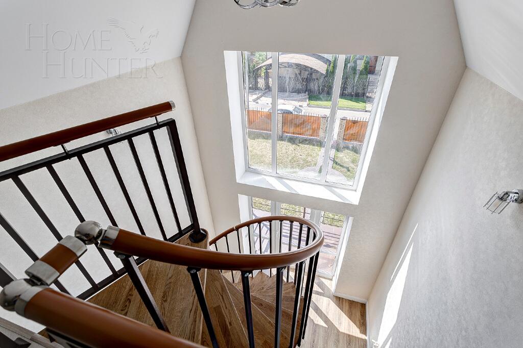 2-этажный коттедж 450 м² с отделкой